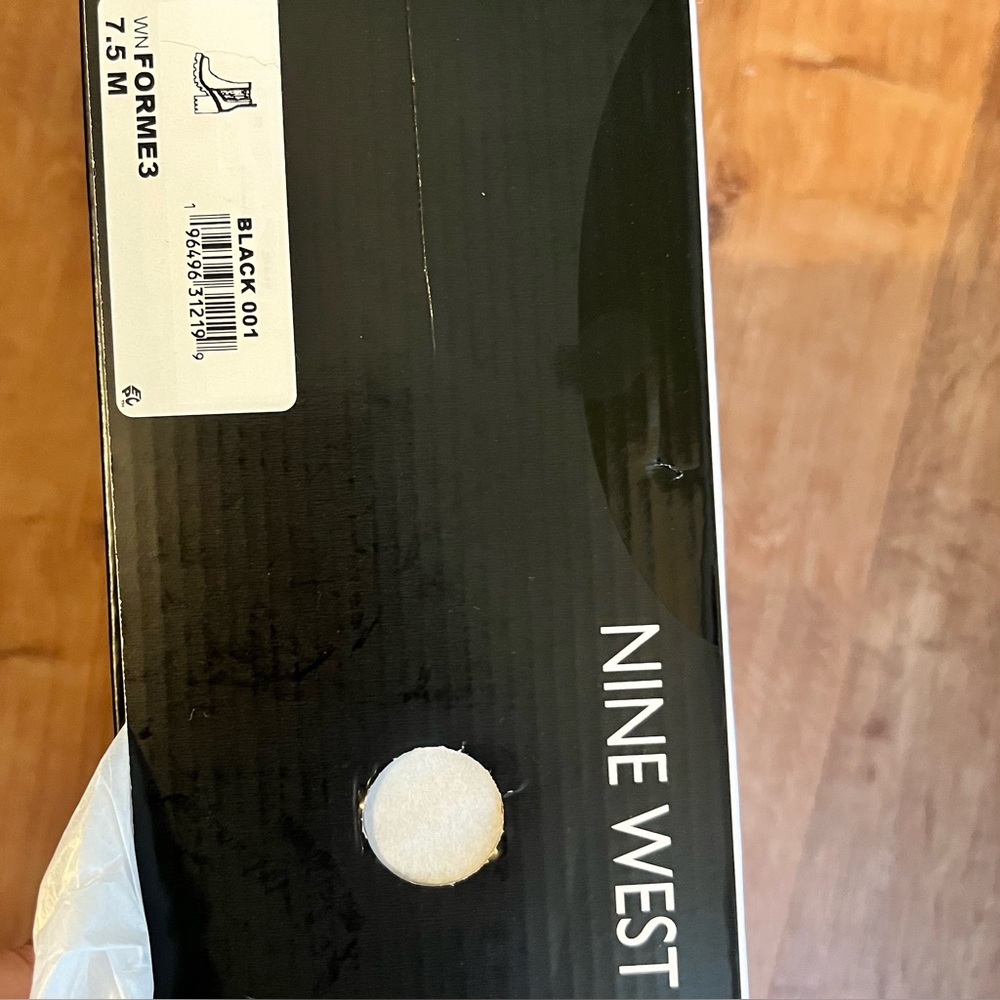 New Nine West Forme Chelsea Lug Sole Boot Ankle Booties Size 7 Black - Picture 13 of 14